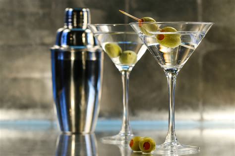 How To Make The Four Seasons Gin Martini Gq