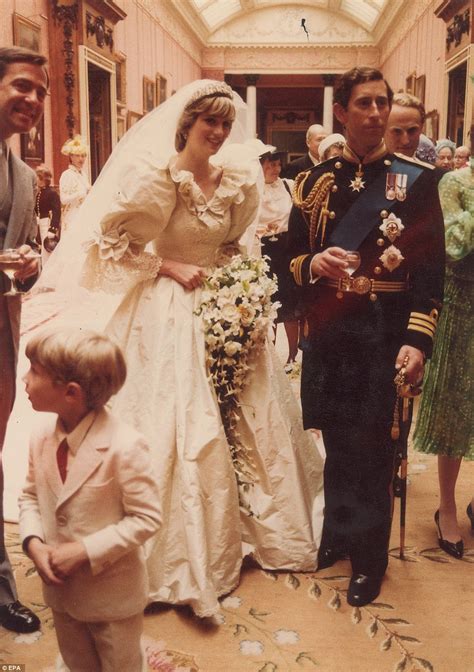 Behind The Scenes At The Royal Wedding Of Prince Charles And Diana Daily Mail Online