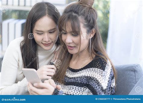 Young Women Couples Using Aplication On Mobile Phones Stock Image