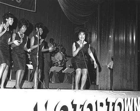 the marvelettes live circa 1963 motown singing group the marvelettes l r katherine anderson