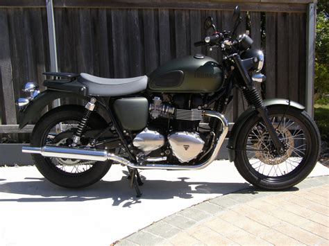 I could see the farmer had just cut the hay, leaving a field of stubble; 2012 Triumph Bonneville Steve Mcqueen Se - JBW5046462 ...