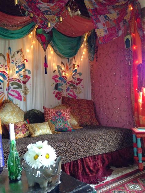 It is perfect for holding all of that bohemian or gypsy themed. Eye For Design: Decorating Gypsy Chic Style