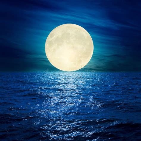 Top 93 Pictures Full Moon Over Water Photos Stunning 102023