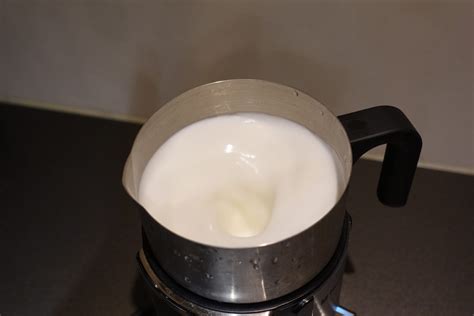 Comment cuire à la vapeur et faire mousser du lait pour le café