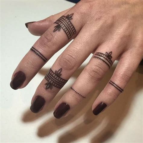Ideas Y Consejos De Tatuajes En Los Dedos Tatuajes En Los Dedos Tatuajes Tipo De Tatuaje