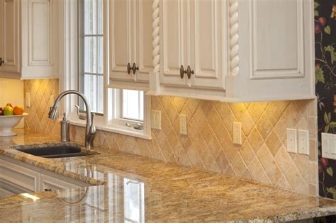 Find ideas and inspiration for tumbled stone backsplash to add to your own home. Backsplash: Champagne Gold 4x4 Tumbled stone set on a ...