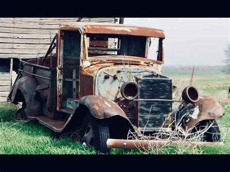 pin by michèle guariento on tacots abandoned cars old trucks rusty cars