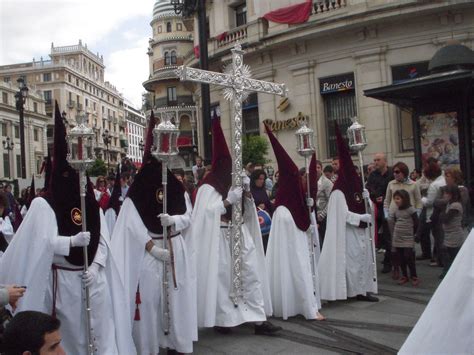 La Semana Santa De Sevilla Tradiciones Procesiones Y Experiencias