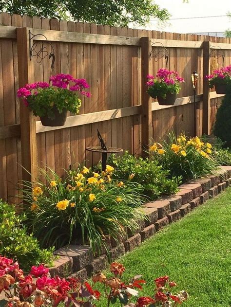 40 Astonishing Garden Fence Decorating Ideas To Follow Amenagement