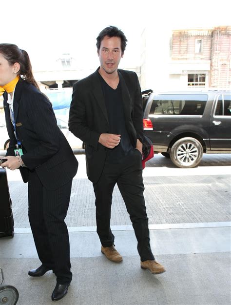 Keanu Reeves Looks Handsome In Black As He Arrives At Lax Celeb Donut