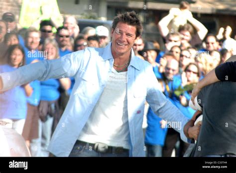 Ty Pennington Extreme Makeover Home Edition Gets Ready To Reveal The