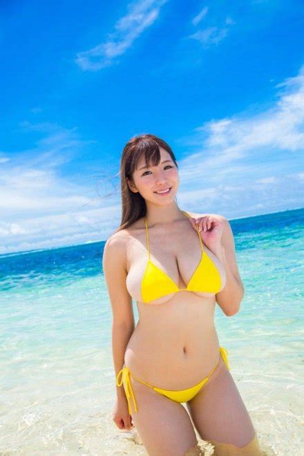 Yui Natsu Filling Out Her Yellow Bikini Nicely Zdjęcie Porno Eporner
