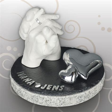 Es gibt aber eine reihe weiterer hochzeitstage mit speziellem namen und damit auch viele gründe, sich mit einem unserer innungsmitglieder gedanken über ein geeignetes geschenk zu machen: Ein Geschenk zum Hochzeitstag - Be happy Gipsabdruck ...