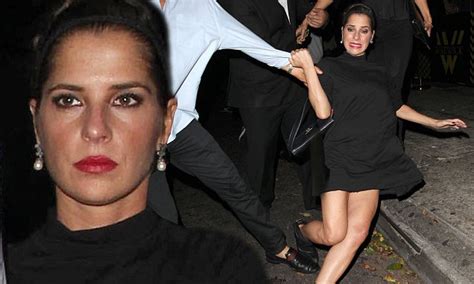 dancing with the stars winner kelly monaco forgets her fancy footwork and takes embarrassing