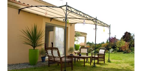 L'élégance de l'aluminium lui permet de s'intégrer facilement à tous les styles d'habitation, du plus contemporain au plus ancien, où il apportera une touche de modernité. Pergola murale COUDOUX + toile écrue - OOGarden Belgique