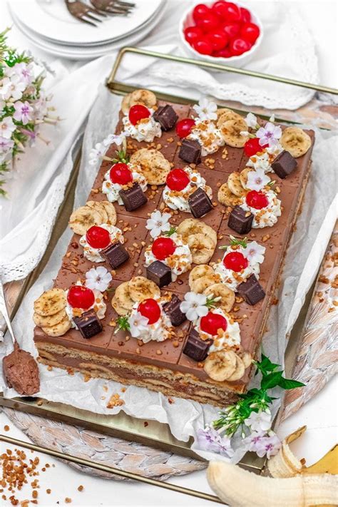 Bananen split ist nicht nur als eisbecher unschlagbar lecker, sondern auch als kuchen. Bananen Split Blechkuchen - KüchenDeern | Blechkuchen ...