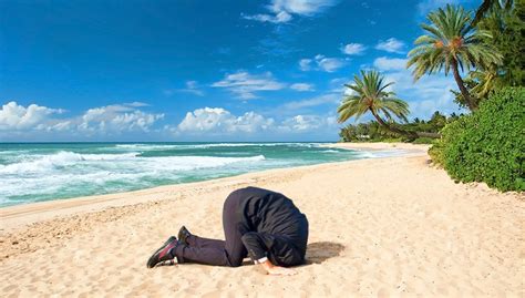 Scott Morrison Spotted On Hawaiian Beach Burying Head In The Sand The