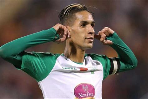 الدكتور أحمد أبو عبلة، رئيس الجهاز الطبي للفريق الأول لكرة القدم بالنادي الأهلي المصري، يكشف آخر تطورات حالة المغربي بدر بانون. بدر بانون.. قائد جديد في خط دفاع الأهلي (تقرير بالصور ...