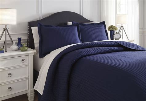 Raleda Navy King Comforter Set From Ashley Q497003k Coleman Furniture