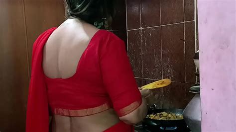 Hot Indian Aunt Sex Karti Hui Ladke Ke Sath Maje Mein