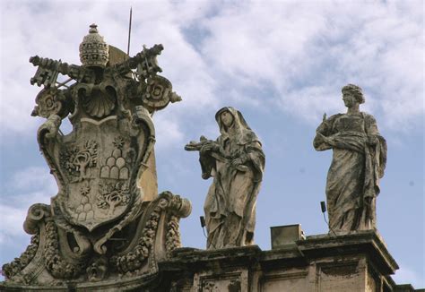 St Catherine Of Siena Colonnade Saints