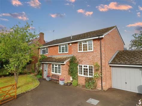 4 Bed Detached House For Sale In Penfold Lane Holmer Green High
