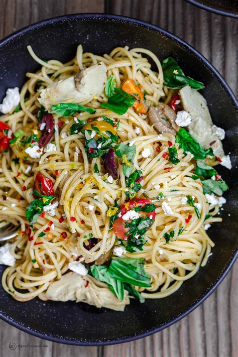 Unlike garlic and onions, which can cause a deadly condition called heinz body anemia. Simple Mediterranean Olive Oil Pasta | The Mediterranean Dish