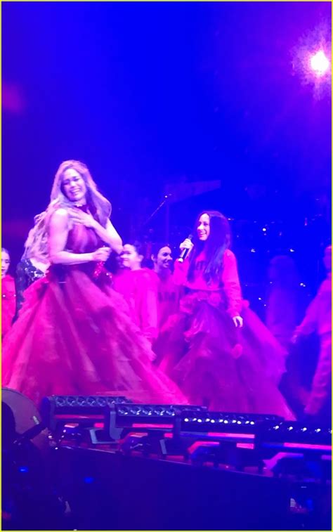Photo Jennifer Lopez Sings With Emme Its My Party Tour 02 Photo