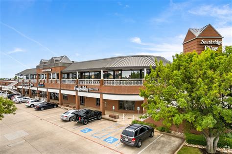 2430 E Interstate 35 S, Denton, TX 76205 - Southridge Village Shopping
