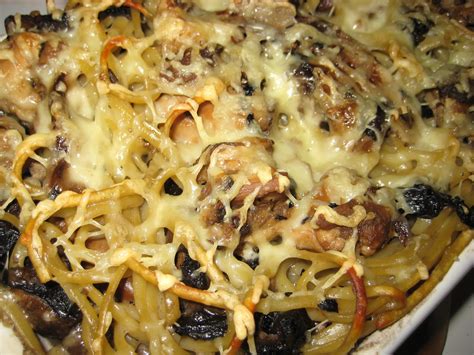 Add sherry, then stir in cooked spaghetti, mushrooms and chicken. Lemon and Cheese: Jamie's Chicken and Mushroom Pasta Bake