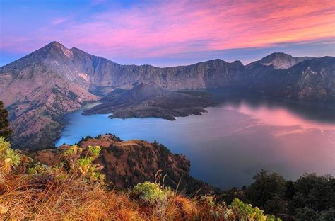 31 Pemandangan Bukit Terindah Di Indonesia