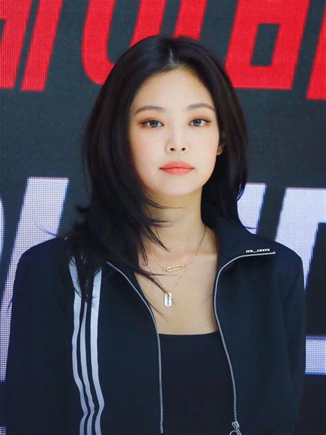 Jennie Pics On Twitter Kim Jennie Hair Styles Blackpink Jennie