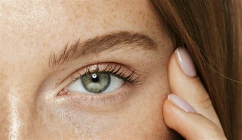 9 Simple Steps To Stop Concealer Creasing Under Your Eyes