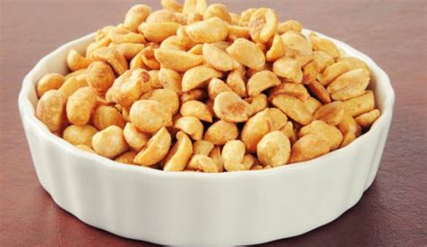 Tambahkan bawang putih, garam, merica, dan air. Cara Membuat Kacang Bawang Renyah dan Empuk di Rumah ...