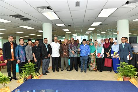 Malaysia dan nusantara mempunyai bahasa pertuturan tersendiri, iaitu bahasa malaysia. Memartabatkan bahasa Melayu Tanggungjawab Semua | UMP News