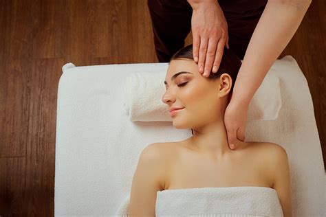 What You Need To Know About Champi The Ayurvedic Head Massage By Liv Ayurveda Medium