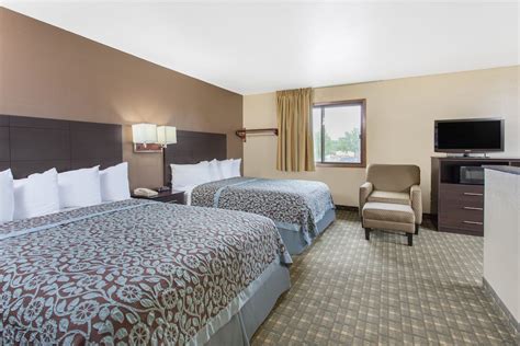 Days Inn And Suites By Wyndham Waterloo Waterloo Ia Hotels