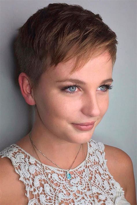 You can move the bun from the center to one of the sides of closer to the face. 30 Best Short Hairstyles For Round Faces in 2021 ...