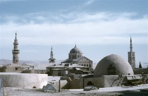 أعمدة شاهقة وركائز ضخمة المسجدان الأمويان الكبيران في دمشق وحلب