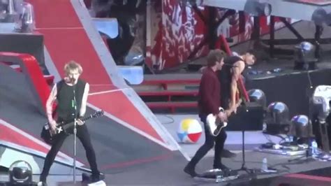 5 Seconds Of Summer Opening For One Direction On Wwa Tour At Wembley