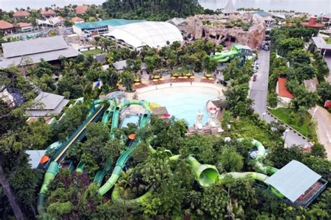 Spending The Day At The Adventure Cove Waterpark On Sentosa Island In