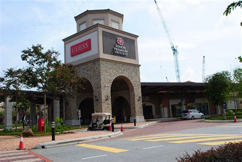 Johor premium outlets® is a collection of 130 designer and name brand outlet stores featuring saving of 25% to 65% every day. Life is colorful: Johor Premium Outlet... Riang Ria di ...