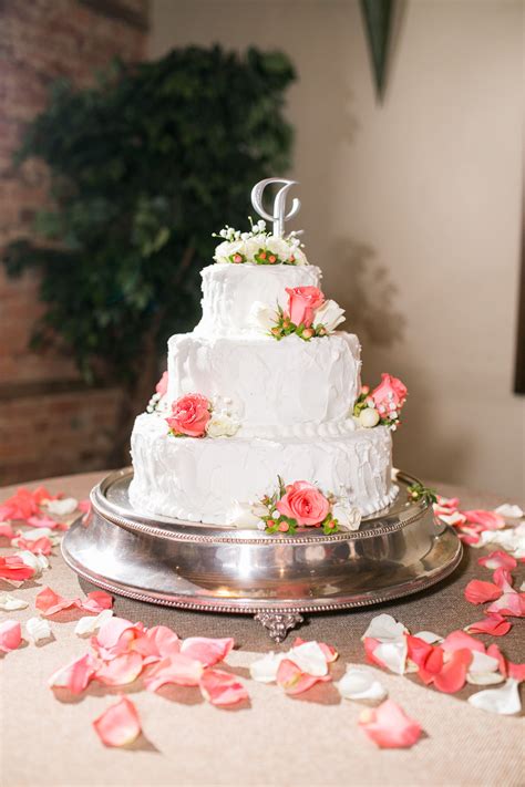 If you forget to order in advance ,no worries, kroger has plenty of cakes readily available at all times and the cakes can be. Buttercream Wedding Cake With Coral Roses