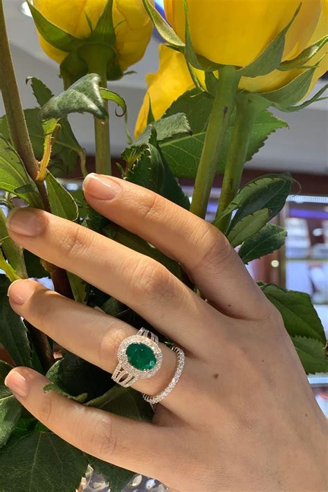 Emerald And Diamond Ring Green Diamond Rings Rings Jewelry