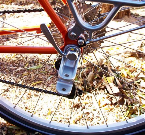 The trailer is itself securely but loosely looped. Endless Velo Love: DIY: The Thrifty Man/Woman's Bicycle Cargo Trailer