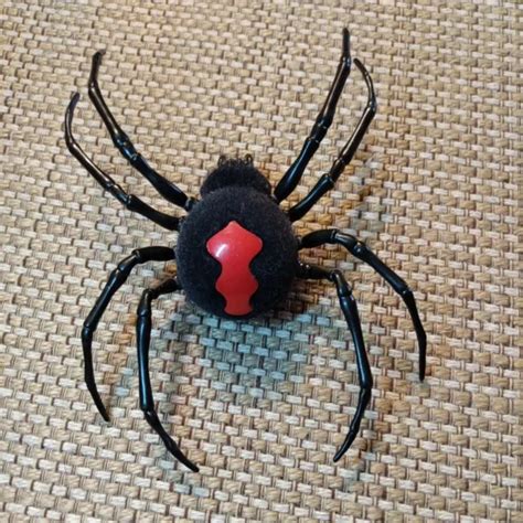 Zuru Robo Alive Crawling Black Widow Spider Life Like Realistic Robotic