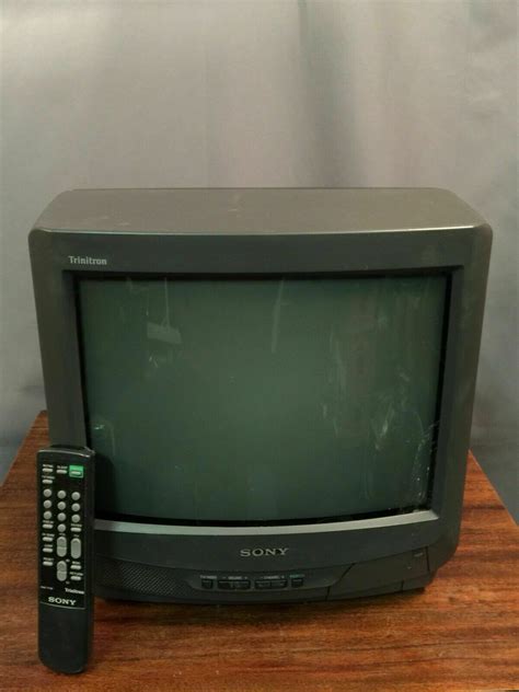 Sony Trinitron TV Vintage 13 Color Gamer Television With Remote Model