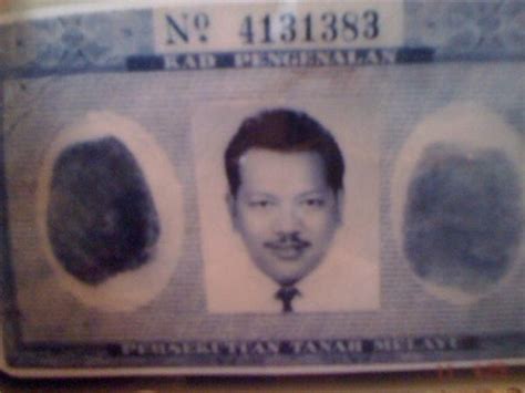 Gambar hitam putih digunakan dan pada 1999 gambar berwarna mula diguna. MOshims: Gambar Kad Pengenalan Baru