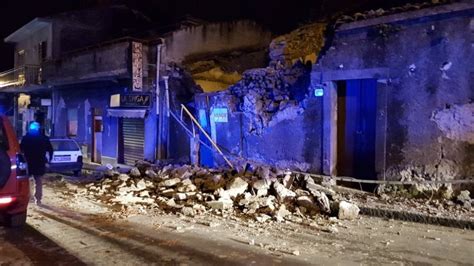 Τι περιλαμβάνουν οι 7 τροπολογίες που τελικά ψήφισε η βουλή. ΣΕΙΣΜΟΣ - ΤΡΟΜΟΣ ΣΤΗΝ ΙΤΑΛΙΑ ΤΑ ΞΗΜΕΡΩΜΑΤΑ! ΕΠΕΣΑΝ ΣΠΙΤΙΑ ...