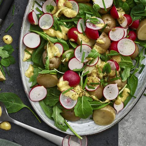 Potatissallad med rädisor och brynt smör Recept Coop